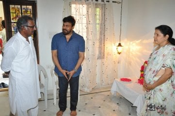 Chiranjeevi Pays Tribute To Actor Benerjee Father